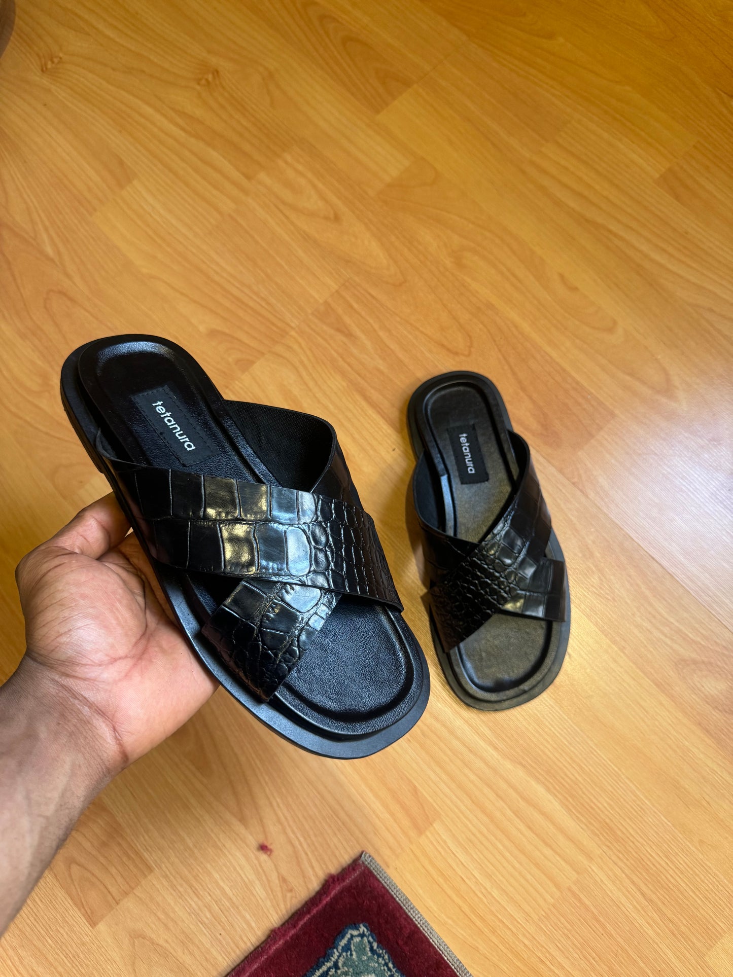 Croc leather footwear (black)