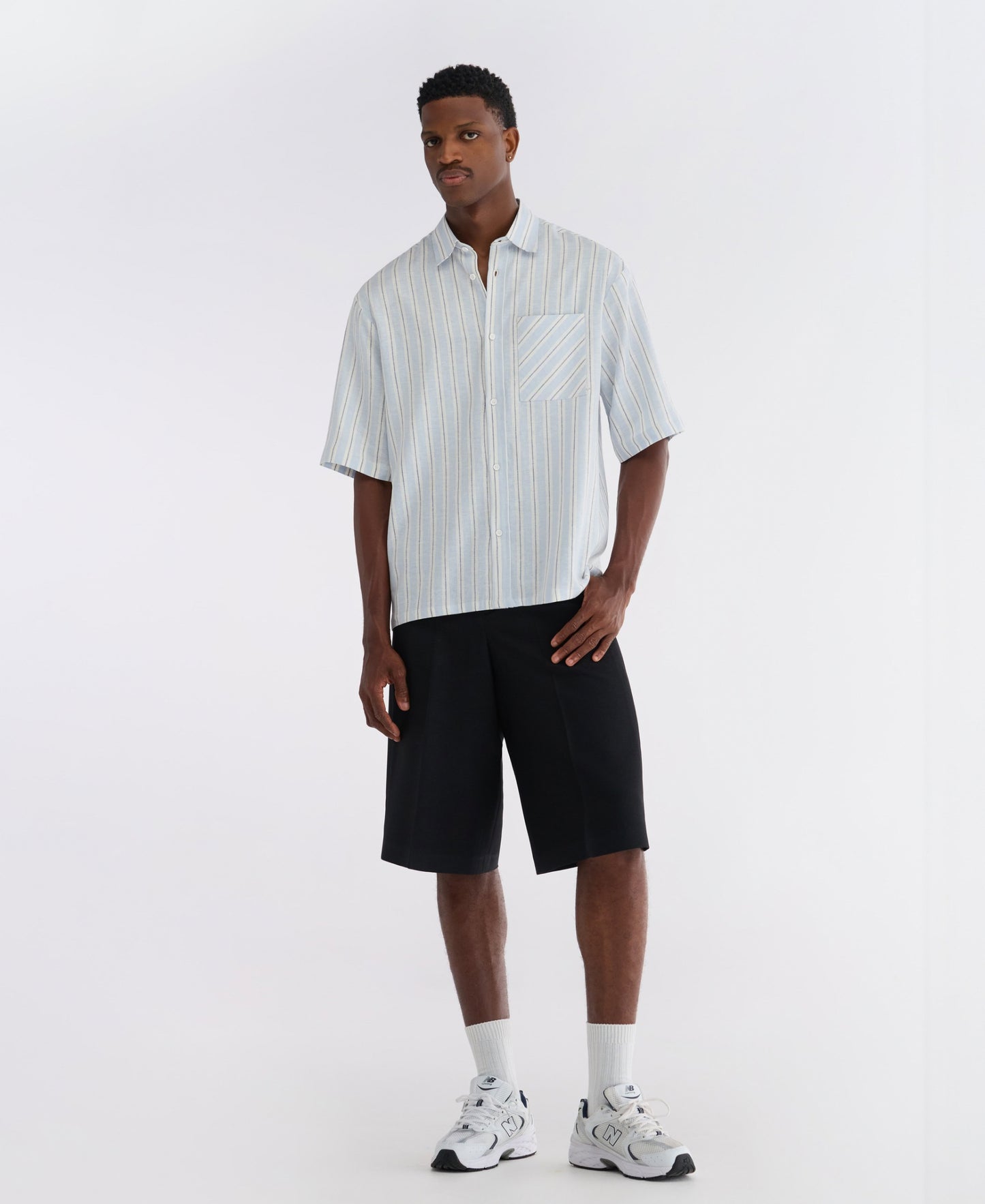 Tetanura Knee Shorts - Black