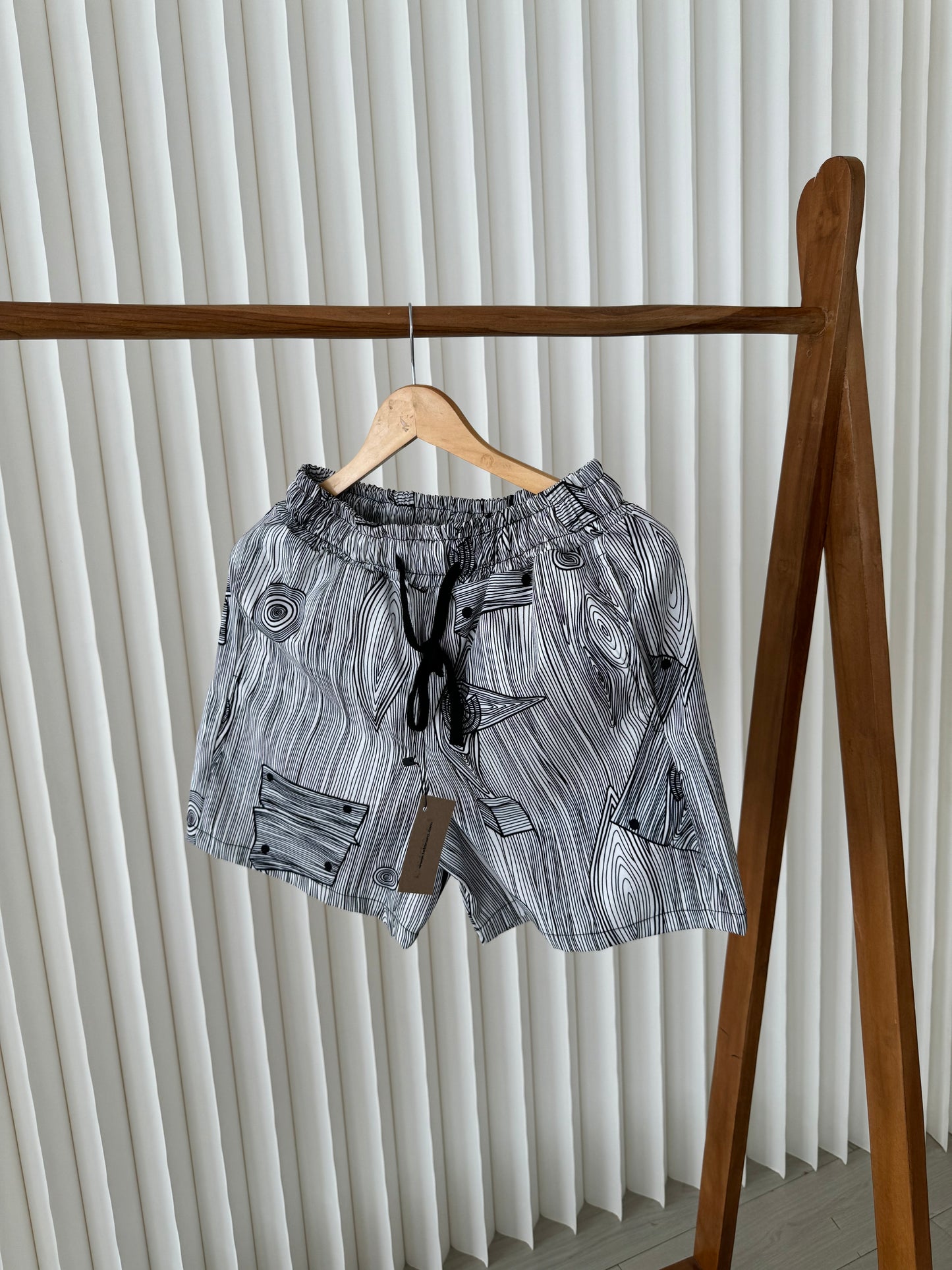 Black white line abstract print shorts