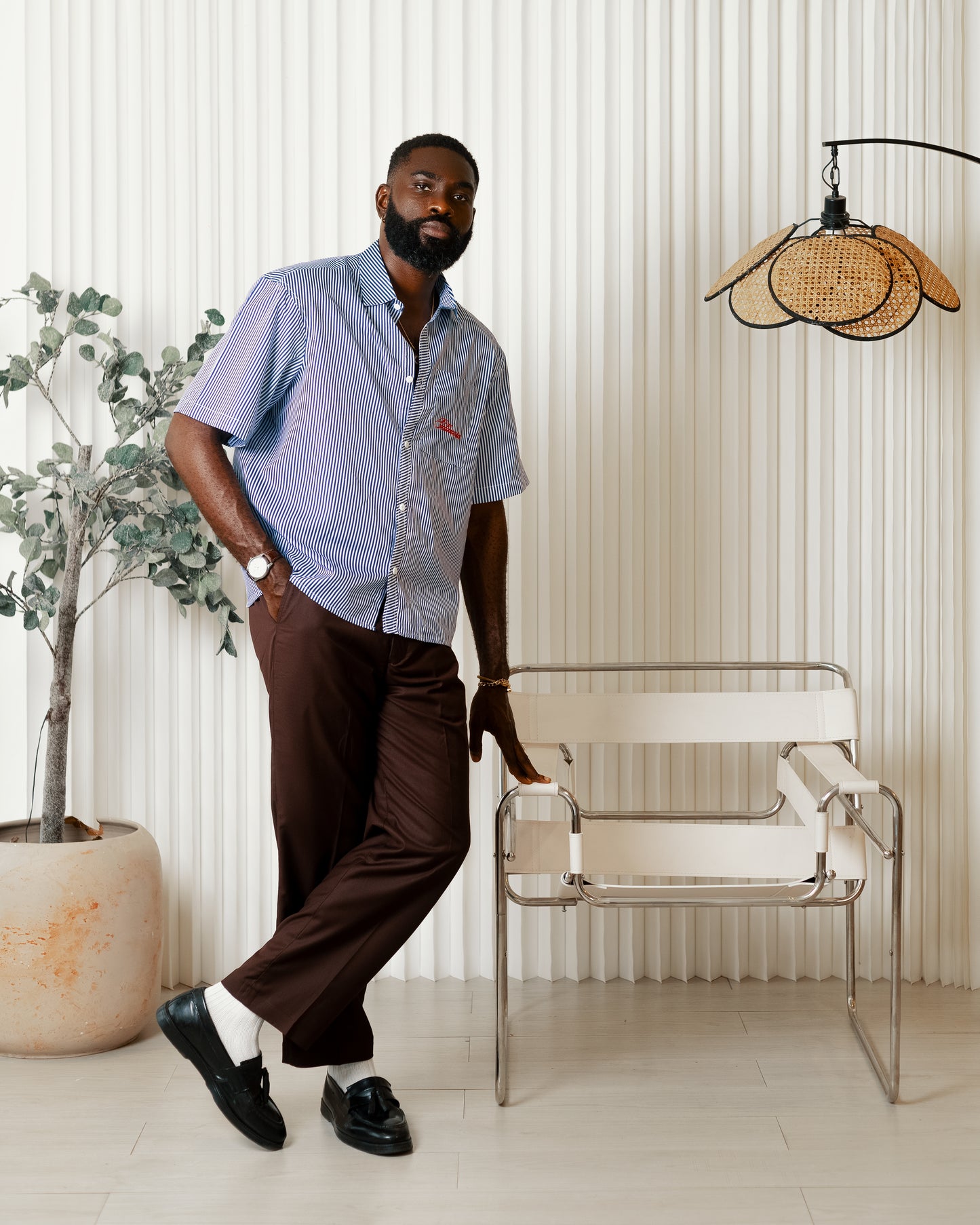 Blue stripe short sleeve shirt x brown pants