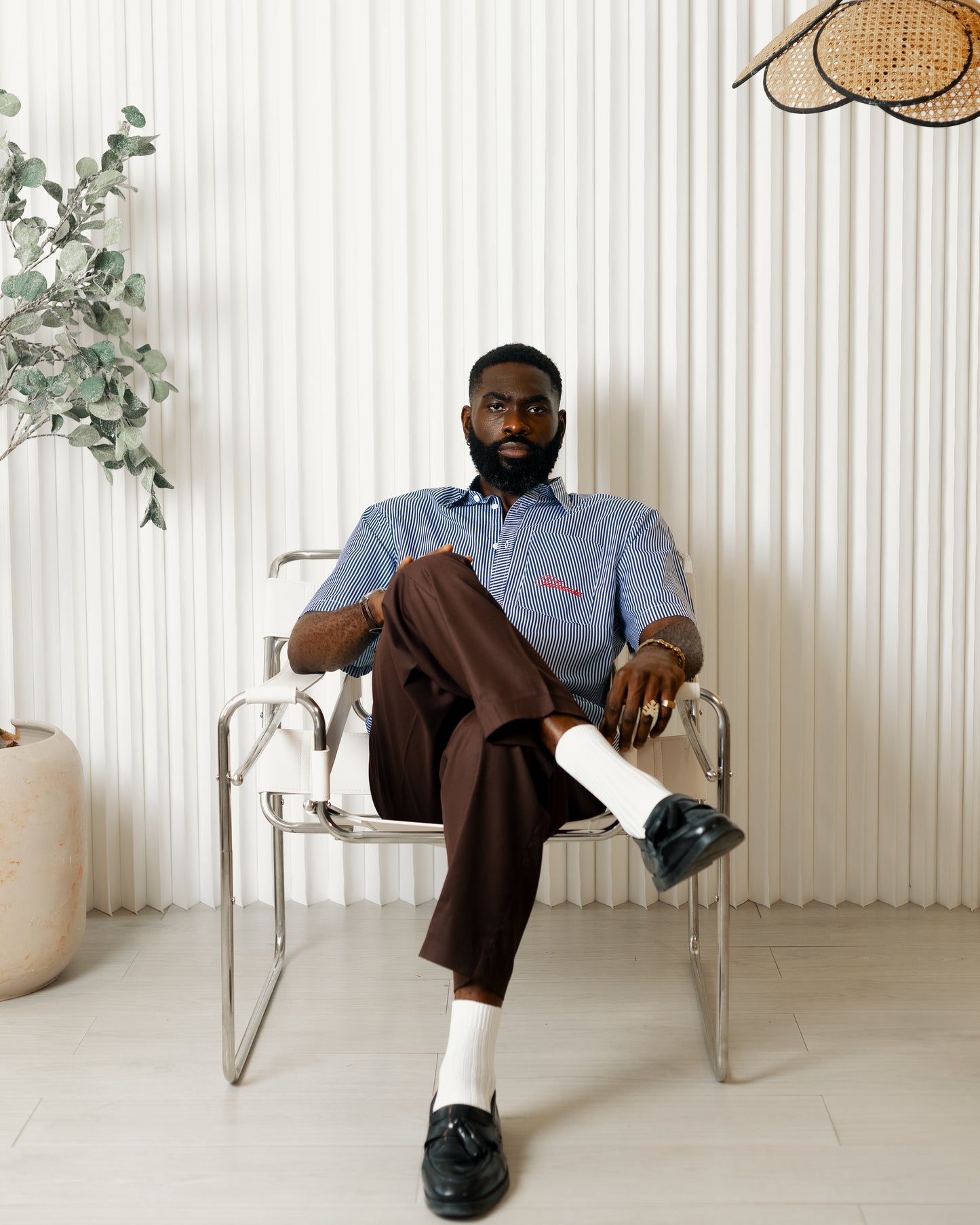 Blue stripe short sleeve shirt x brown pants