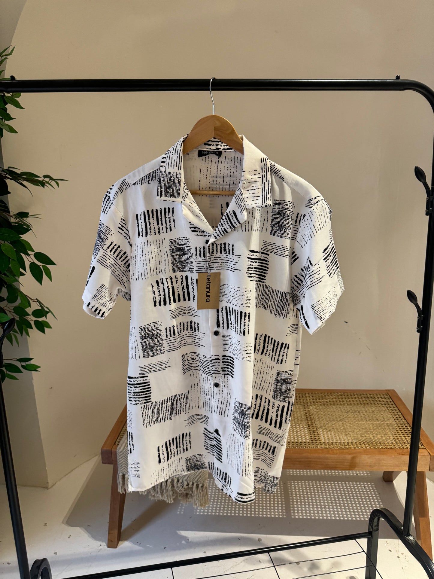 Abstract vertical line monochrome shirt