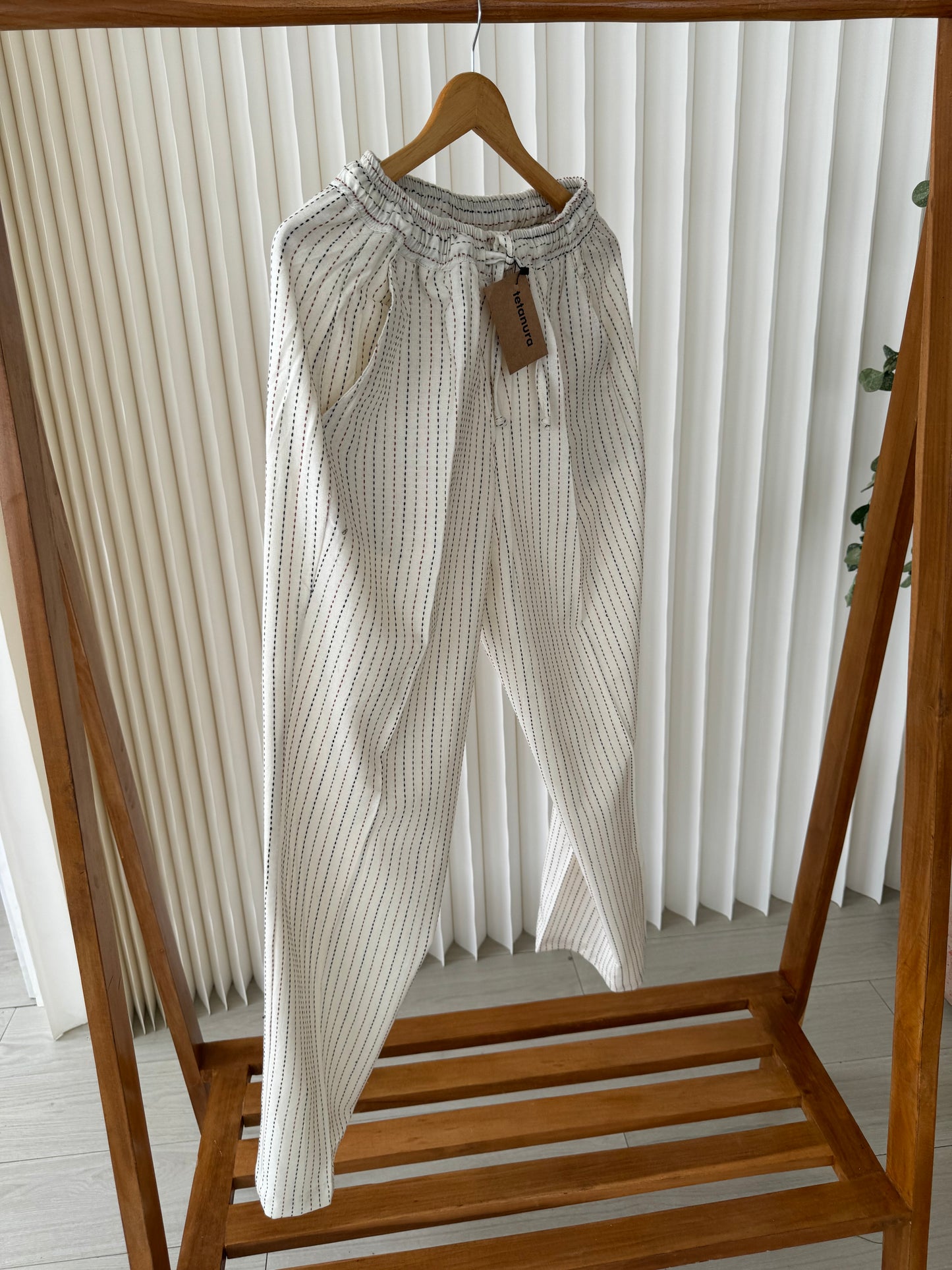 Cream dot line pants