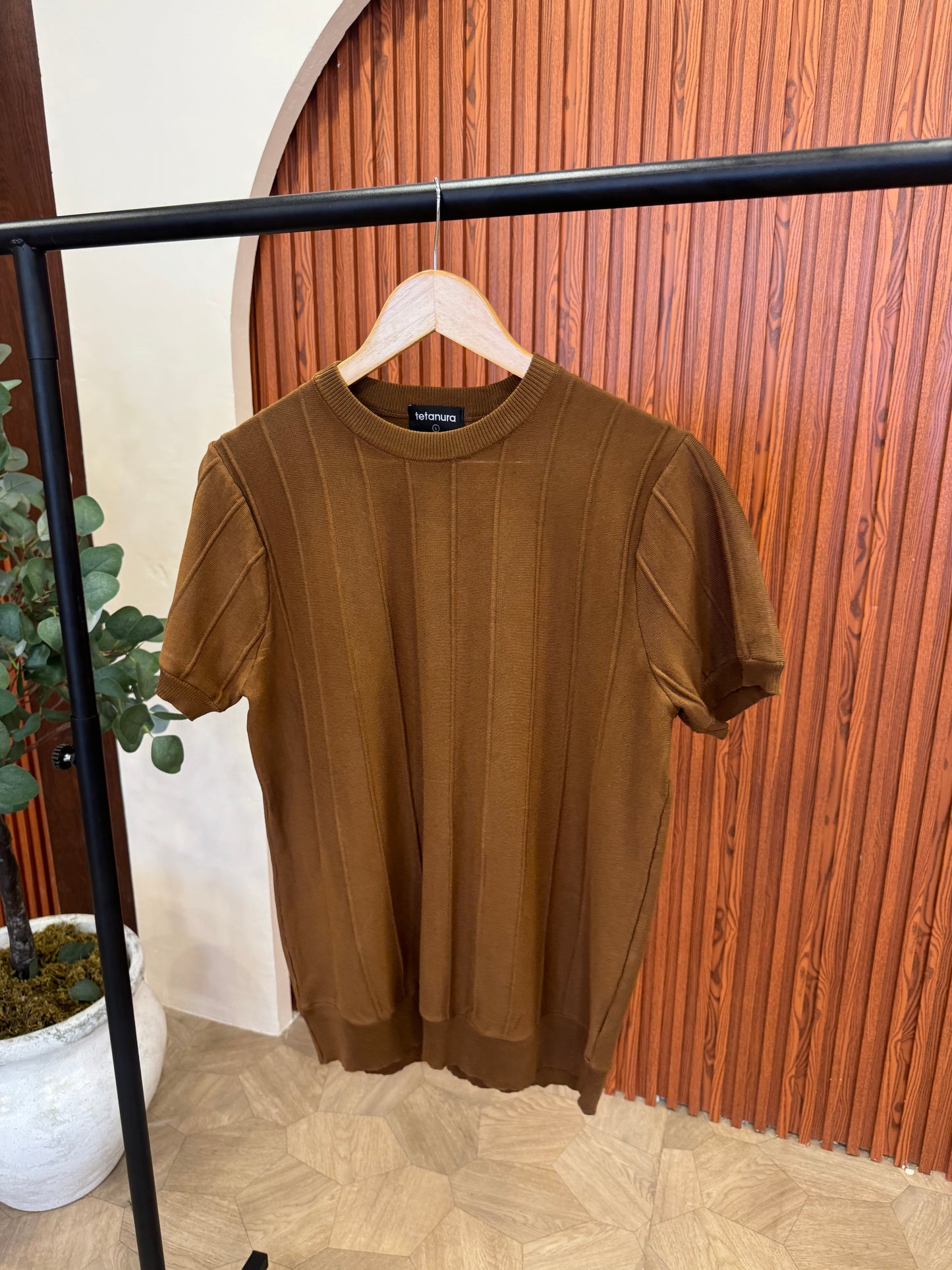 Round neck knit shirt (3 COLORS)