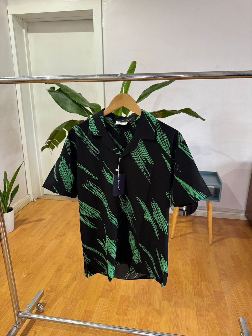 Black green scratch print shirt