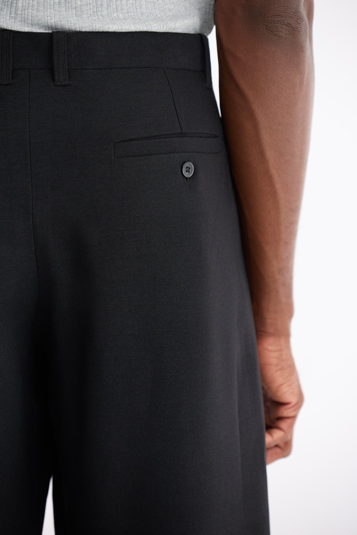 Tetanura Pleated pants - Black