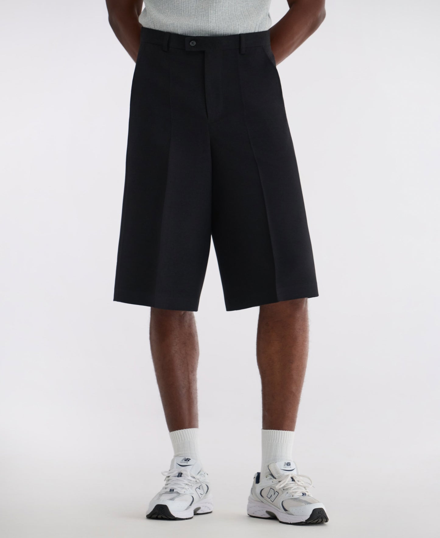 Tetanura Knee Shorts - Black