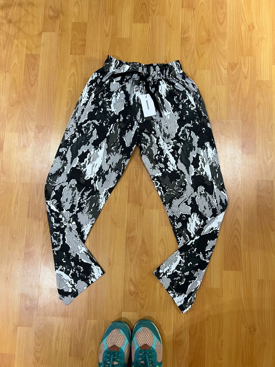 Black grey abstract print pant