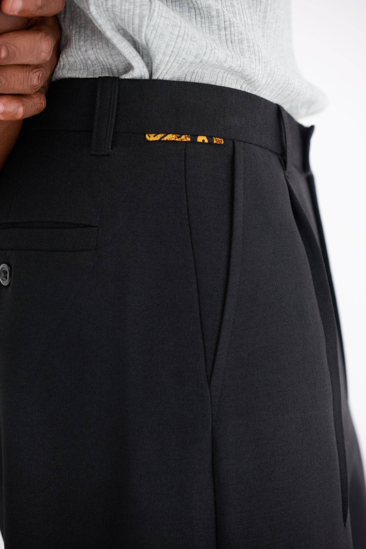 Tetanura Pleated pants - Black