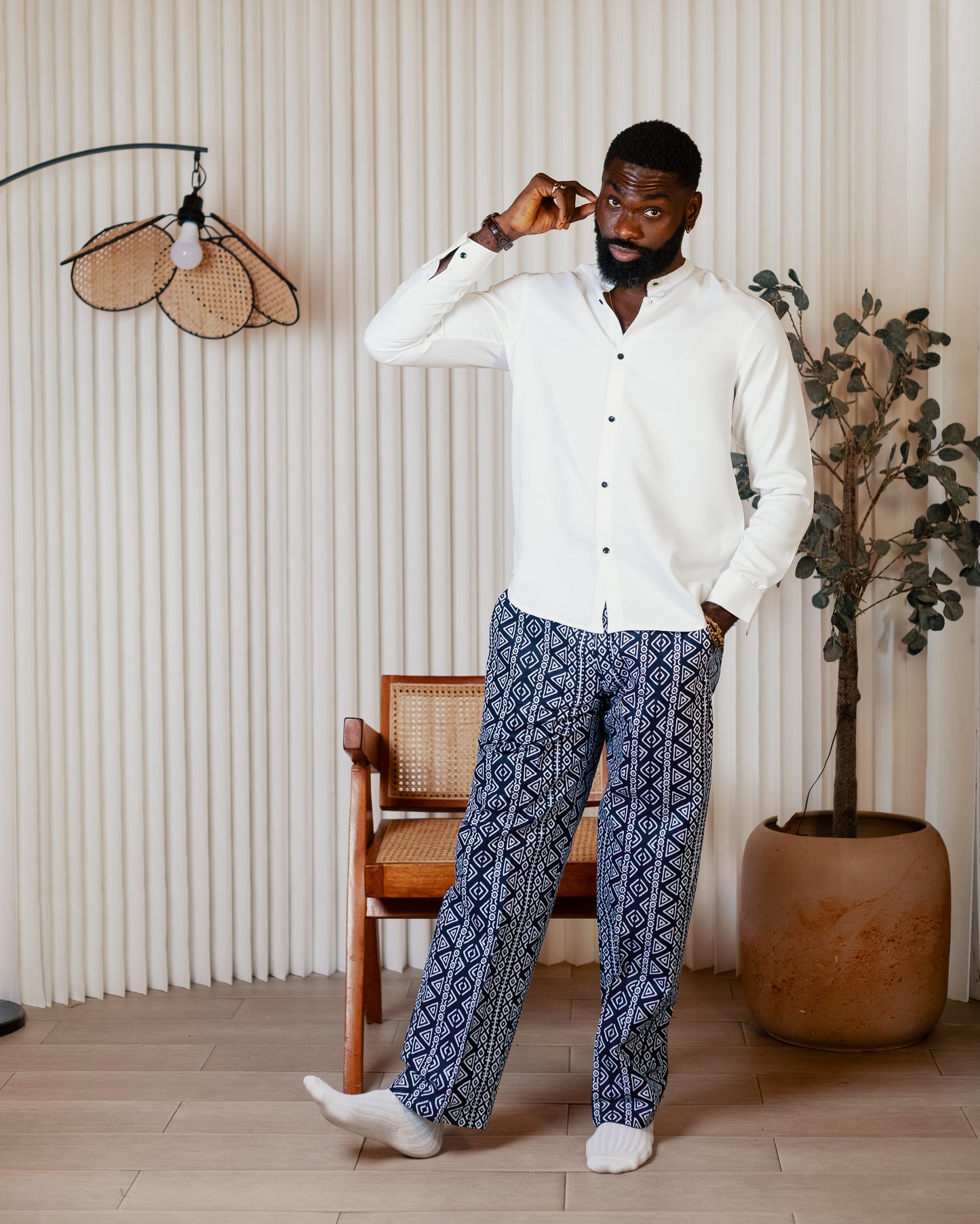 Plain white band collar long sleeve shirt x blue geometry wax print pants