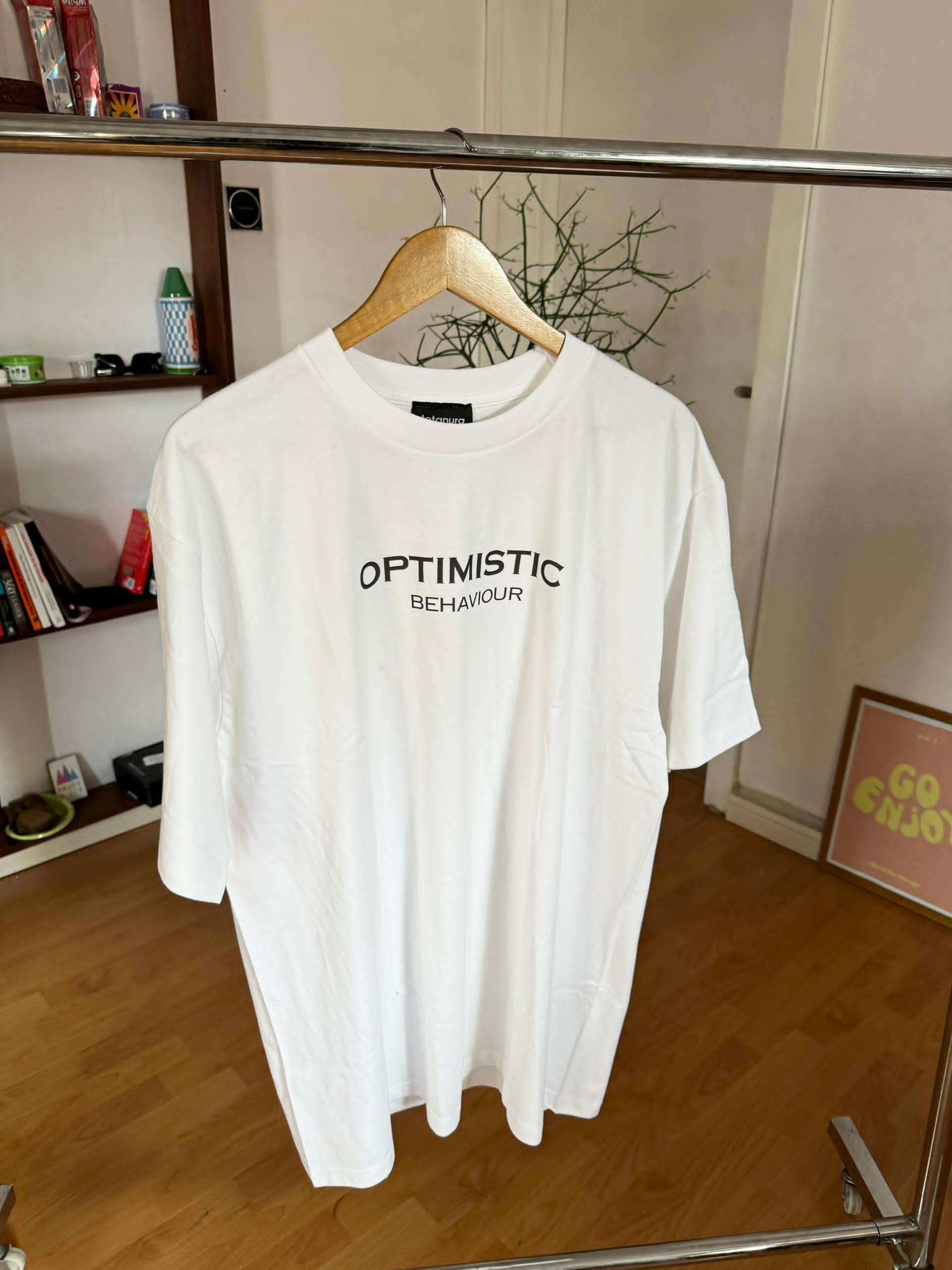 White optimistic print tee